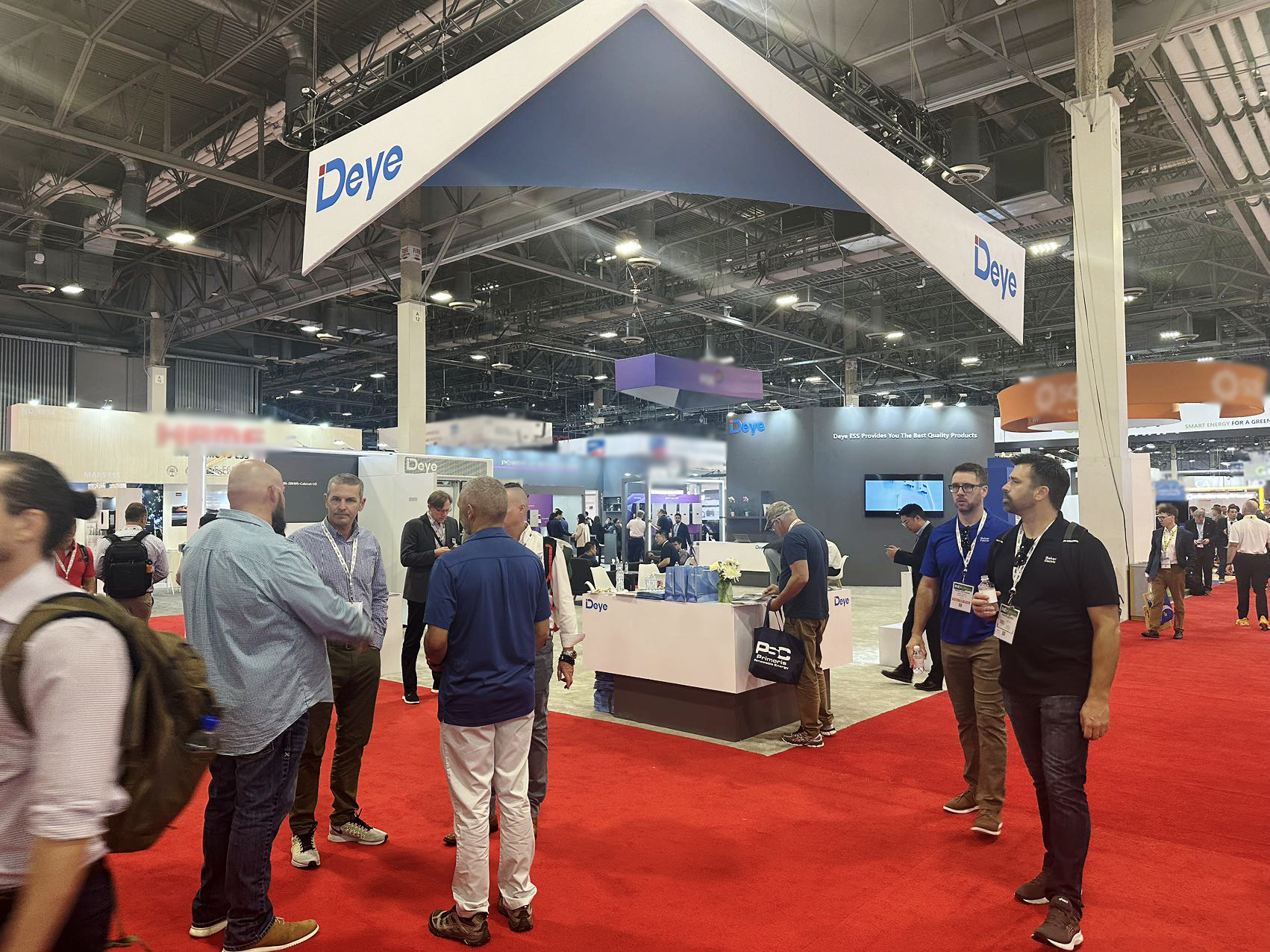 Deye ha messo in mostra le sue soluzioni di accumulo di energia dell'applicazione C ＆ I a RE+ 2023